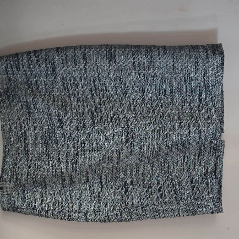 Ann Taylor Knee Length Skirt. Size 8.